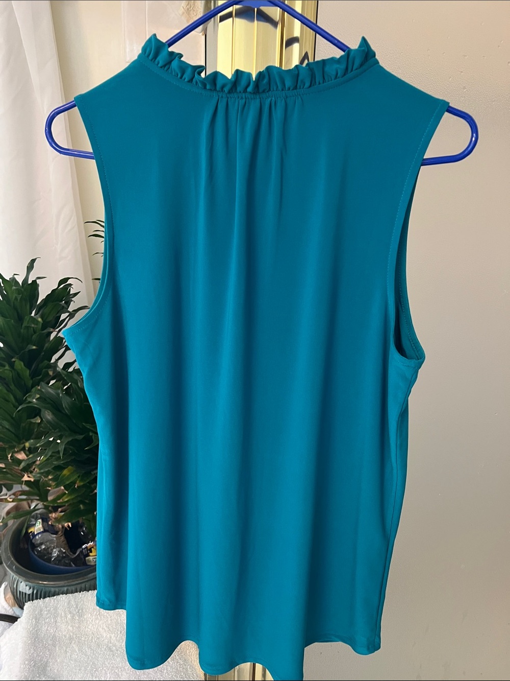 Ellie Teal Ruffled V-Neck Sleeveless Blouse - Picture 4 of 6